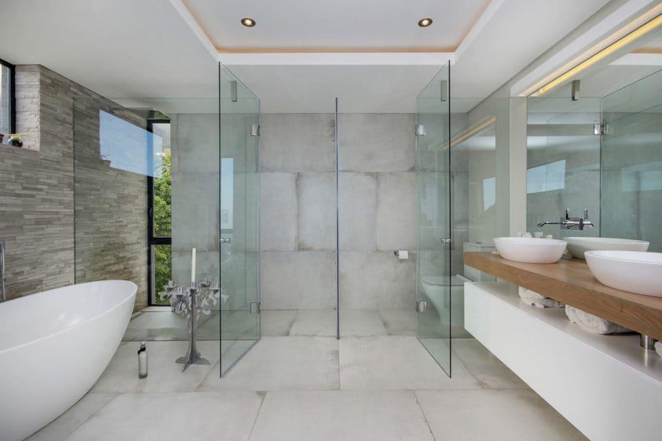 Hely Villa - Master bedroom en suite