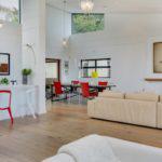 Hely Villa - Kitchen & living area