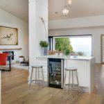 Hely Villa - Kitchen & dining area