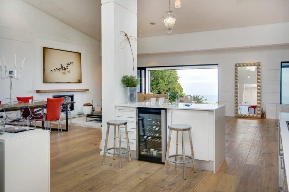 Hely Villa - Kitchen & dining area