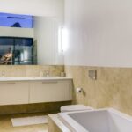 Prima Views - En-suite to Fifth bedroom