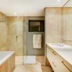 Prima Views - En-suite to Fourth bedroom