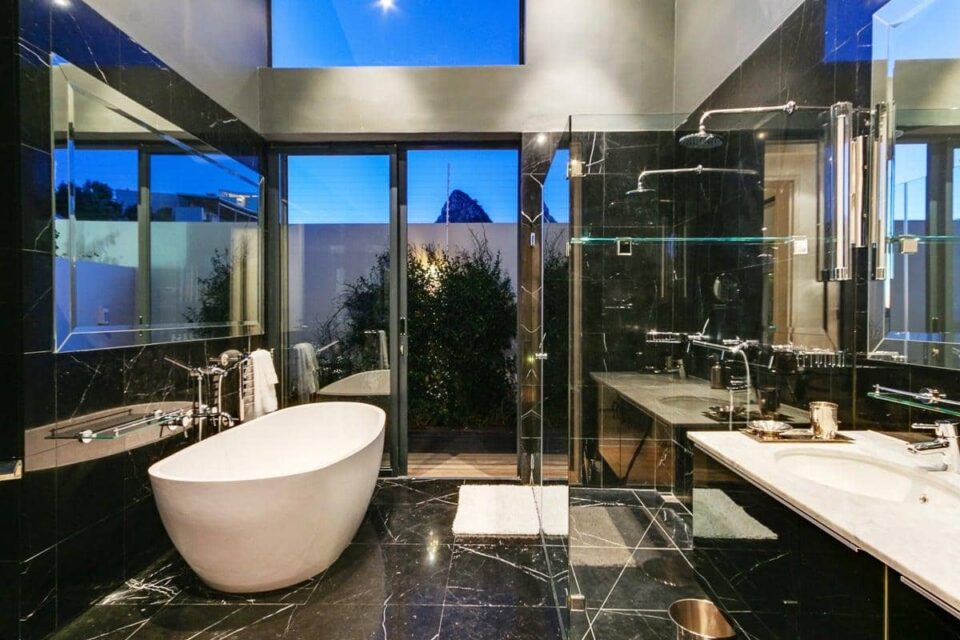 Prima Views - En-suite to master