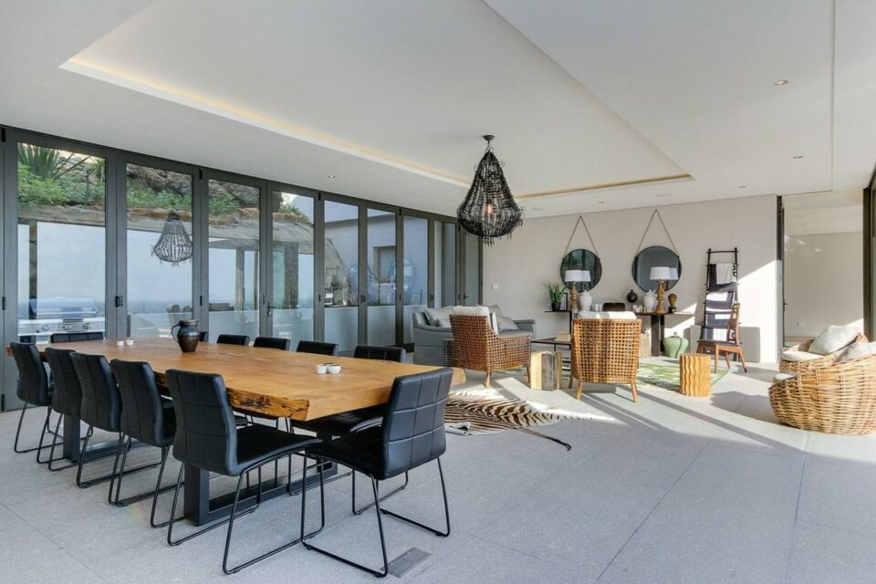 14 Fisherman Bend - Formal dining & living area