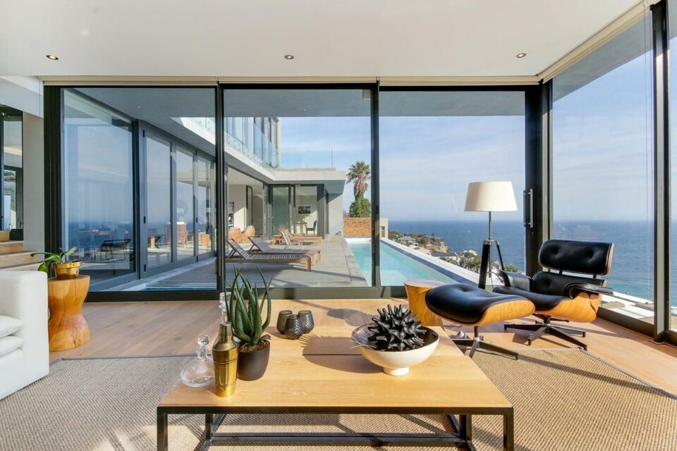 14 Fisherman Bend - Living area & terrace