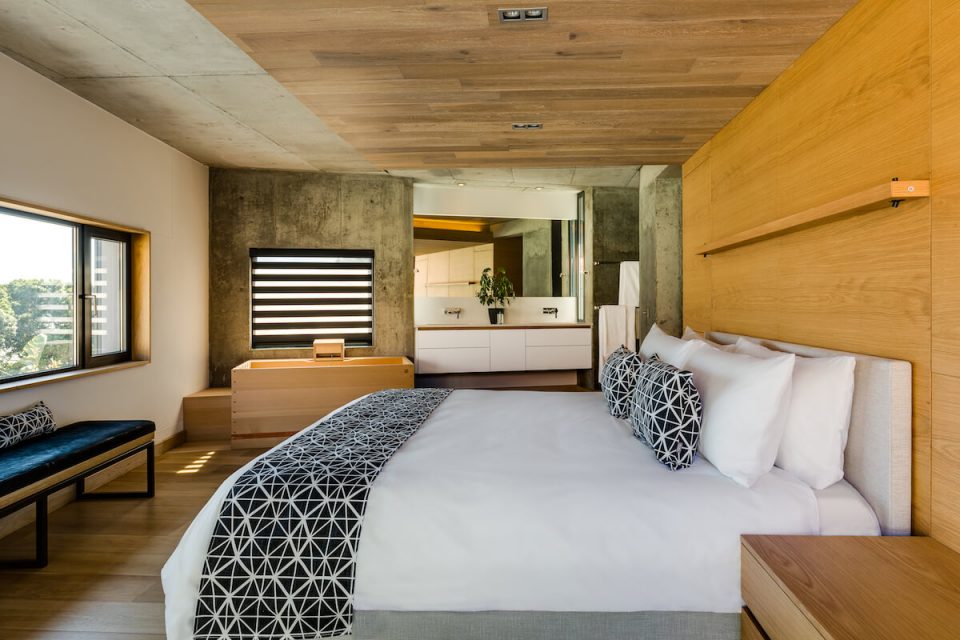 54-victoria-45711717