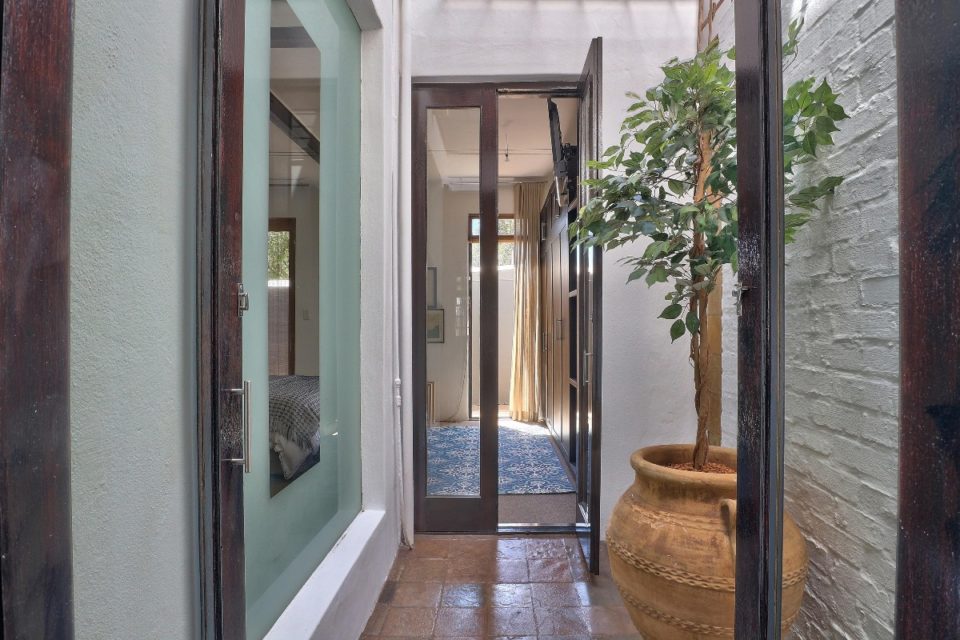 clydebank-cottage-46052079