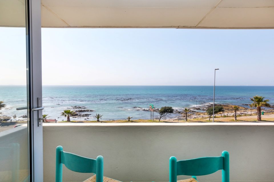 Valentine - Sea views