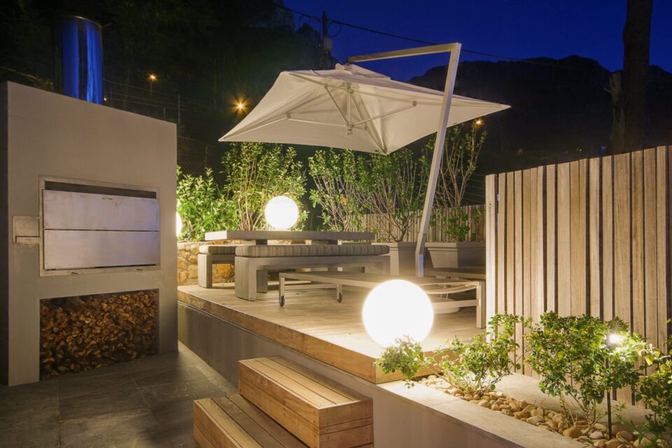 Geneva House - Outdoor dining & braai area