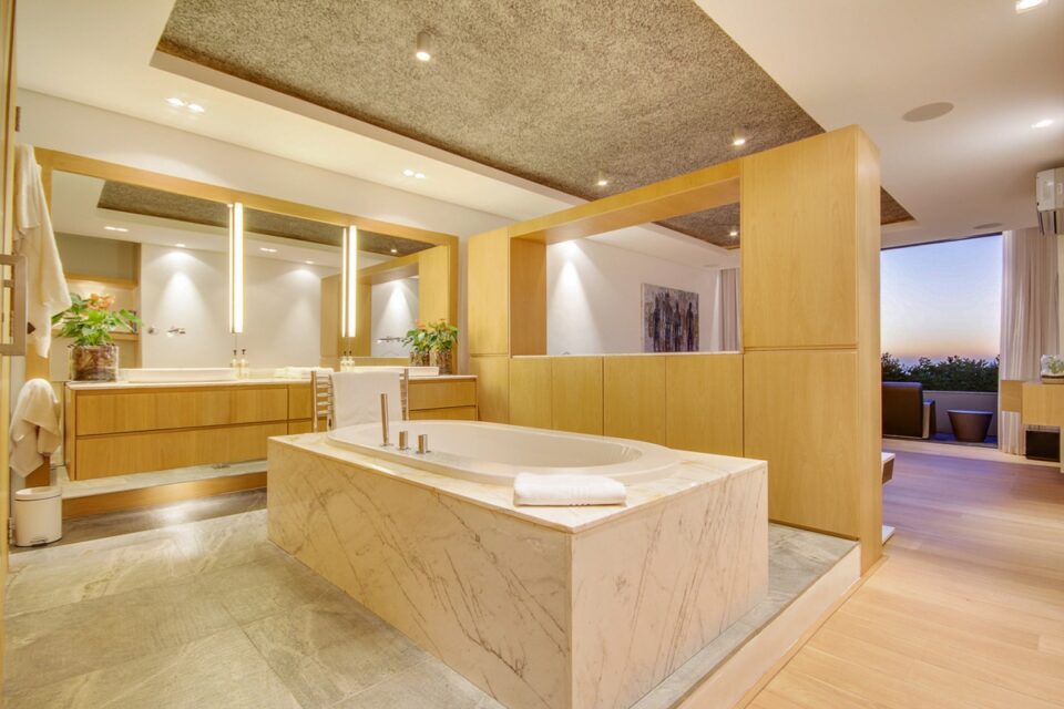 Geneva House - En-suite to master