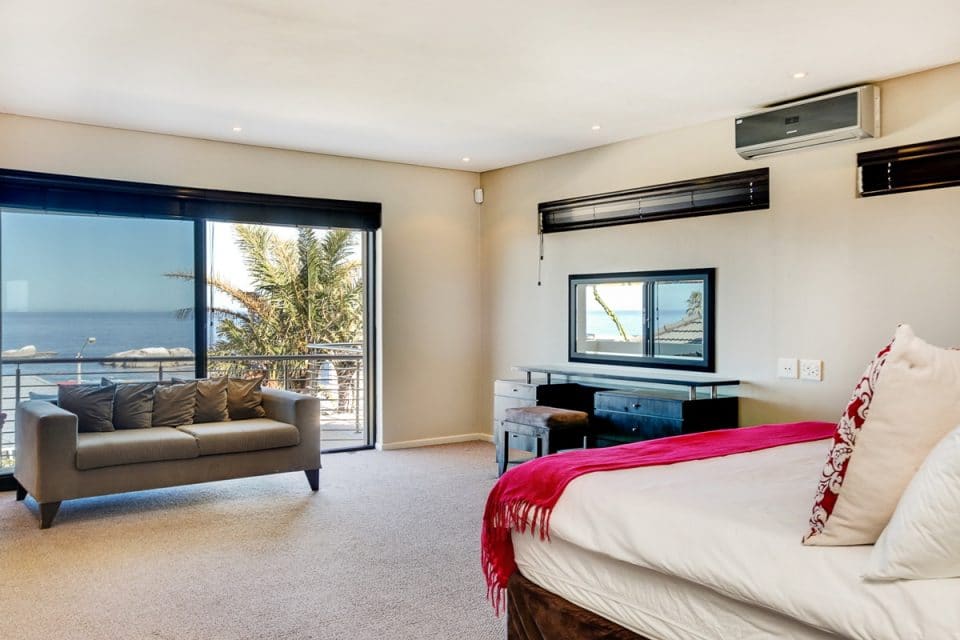 Bakoven Blue - Master bedroom & balcony