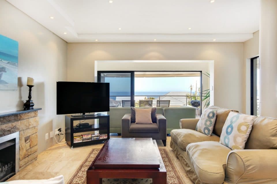 Bakoven Blue - Living area & TV