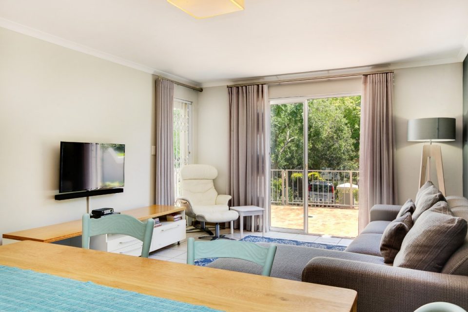 Sutton Place - Lounge & TV