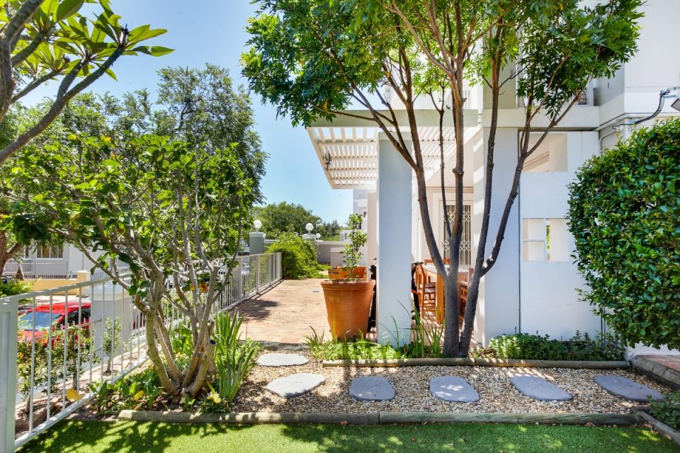 Sutton Place - Courtyard