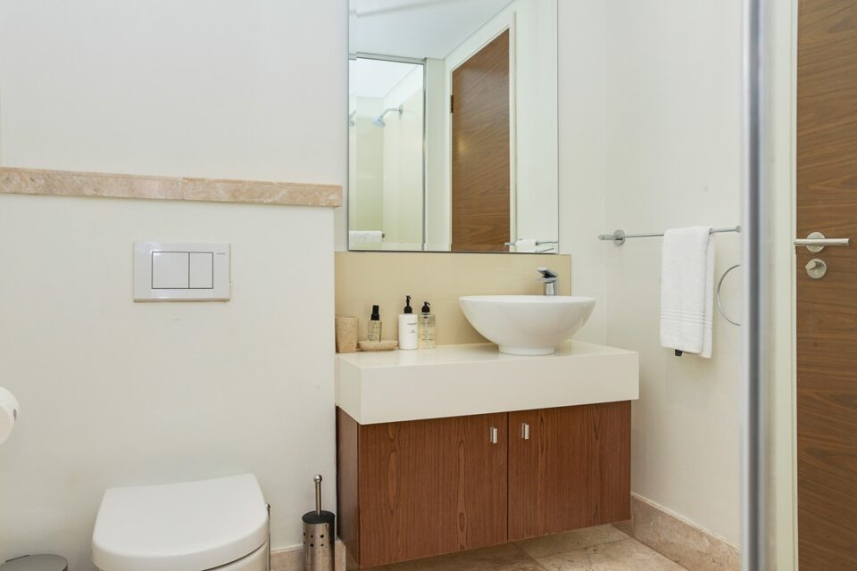 Canal Quays 205 - Bathroom