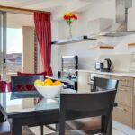 Canal Quays 205 - Dining table