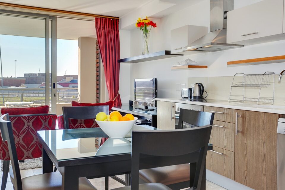 Canal Quays 205 - Dining table