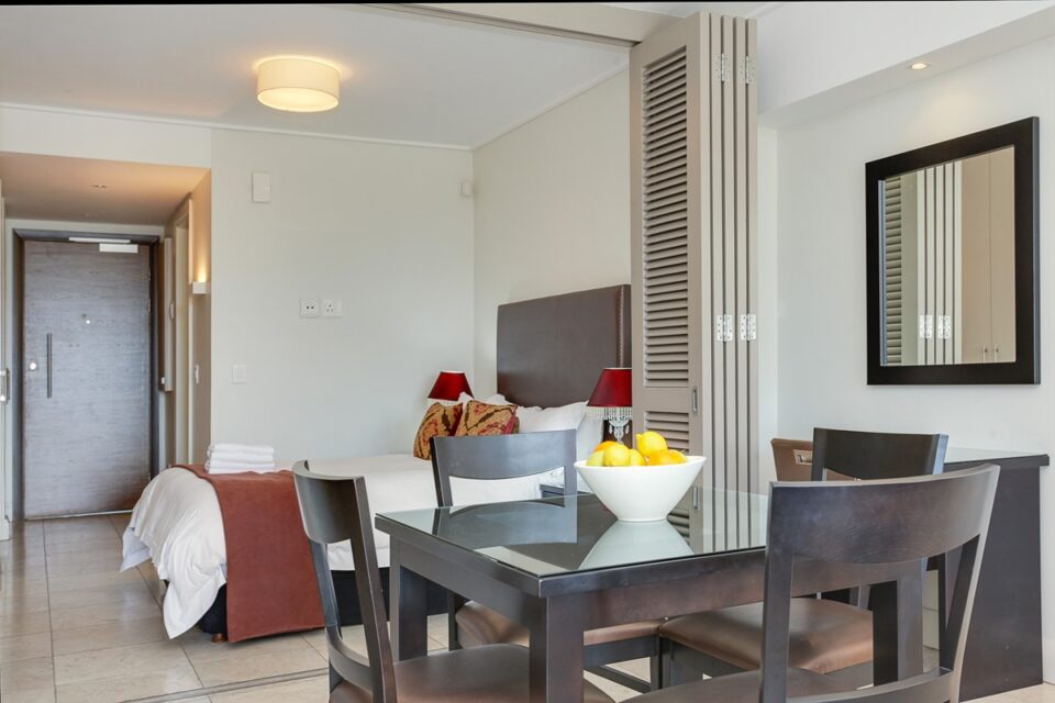 Canal Quays 205 - Dining table and bedroom