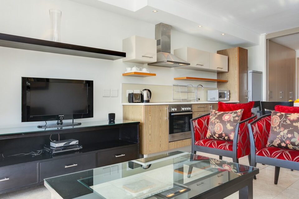 Canal Quays 205 - Living and TV