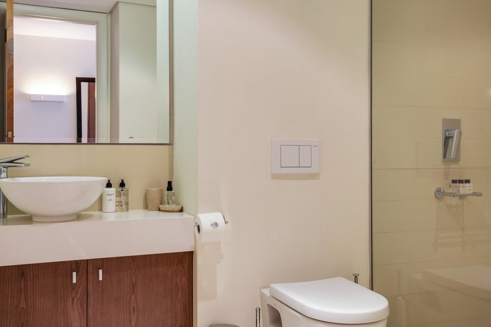 Canal Quays 306 - Bathroom and shower