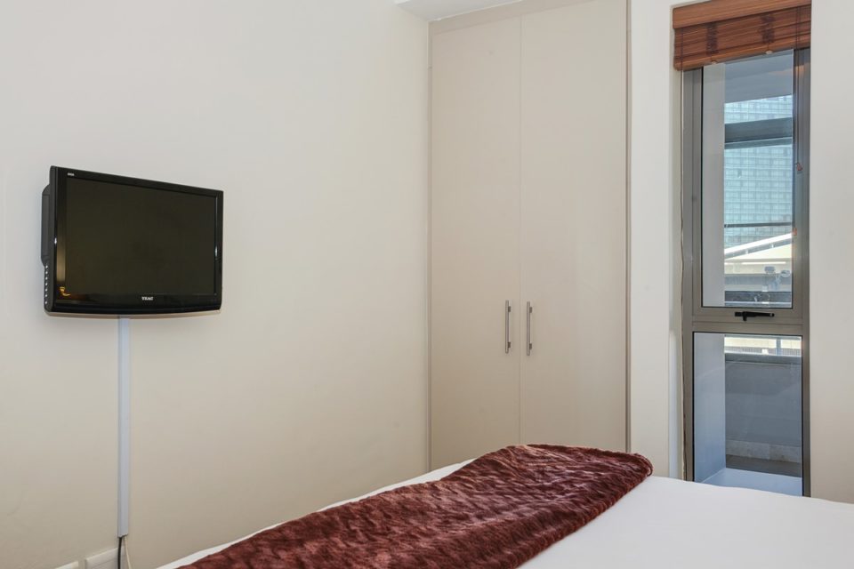 Canal Quays 306 - Bedroom with TV