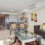 Canal Quays 306 - Dining table and kitchen