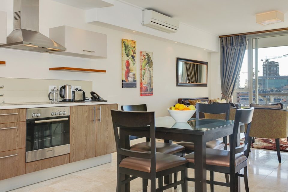 Canal Quays 306 - Dining table and stove