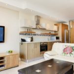 Canal Quays 403 - TV and kitchen