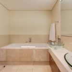 Canal Quays 507 - Bathroom with bath