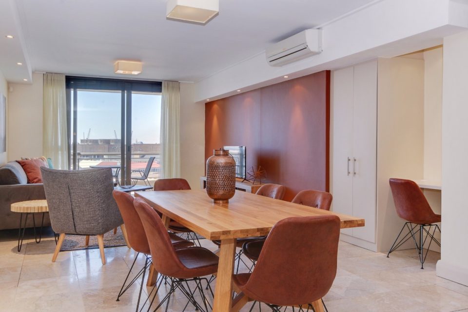 Canal Quays 507 - Dining table