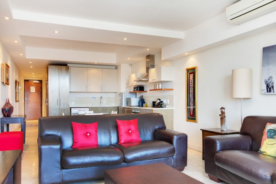 Canal Quays 706 - Living area and kitchen