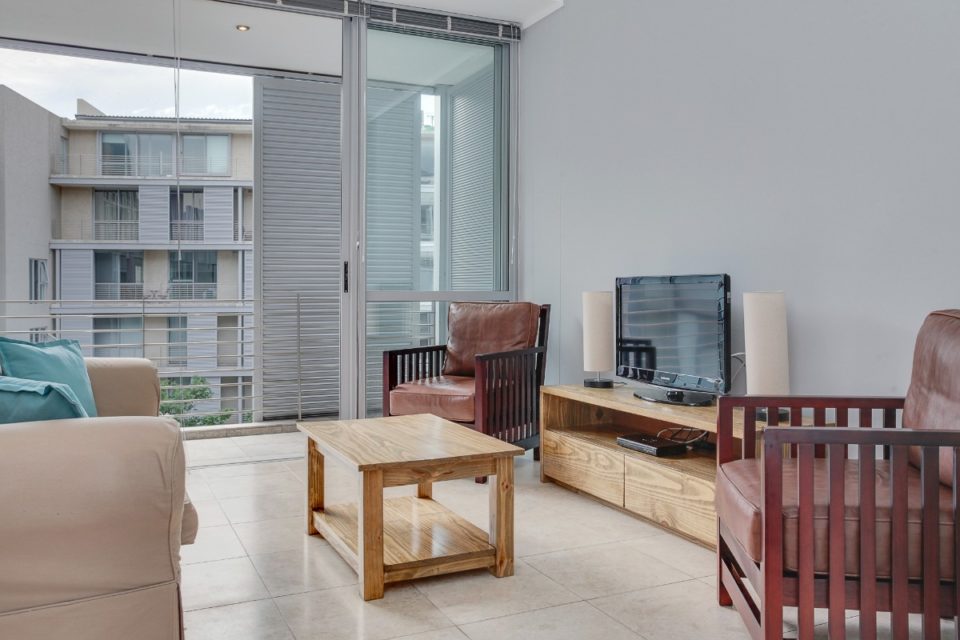 Harbour Bridge 303 - Living area and TV