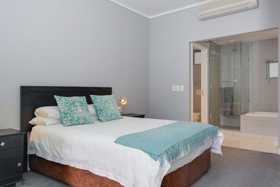 Harbour Bridge 303  - Master bedroom