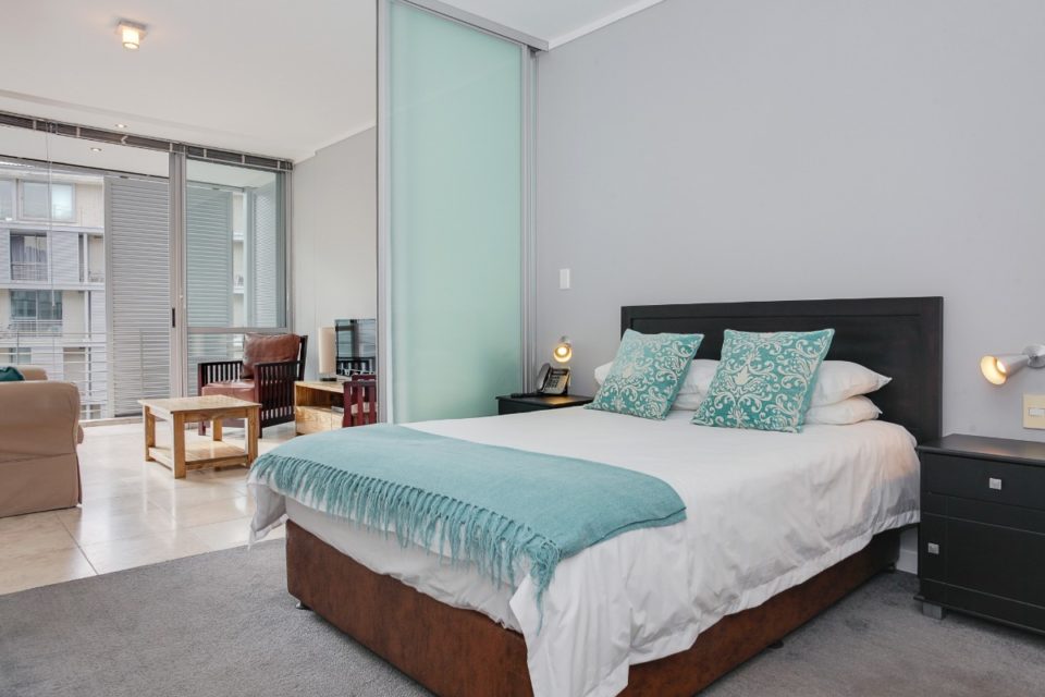 Harbour Bridge 303  - Master bedroom and lounge