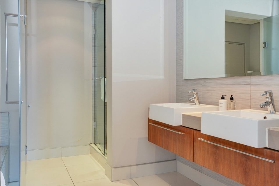 Harbour Bridge 317 - En-suite to master