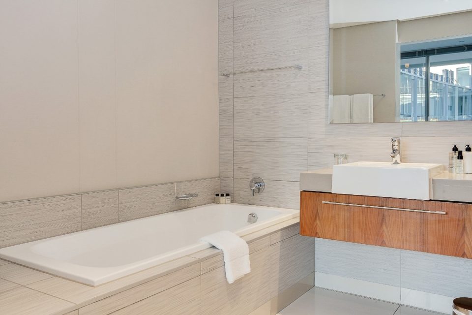 Harbour Bridge 317 - En-suite to second bedroom