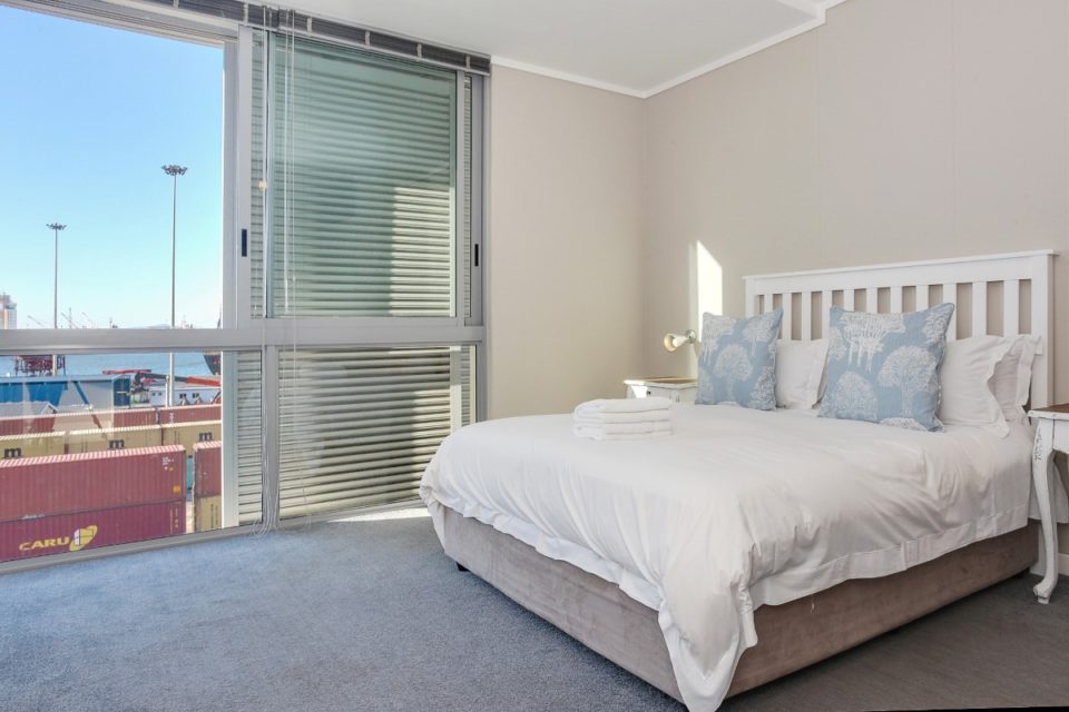 Harbour Bridge 317 - Master bedroom & view