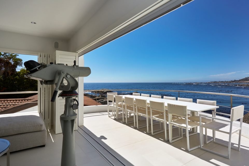 Beta Beach - Outdoor dining & views