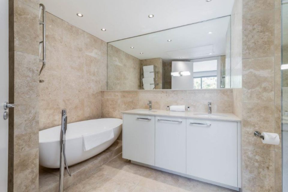 helenslee-002-60552403