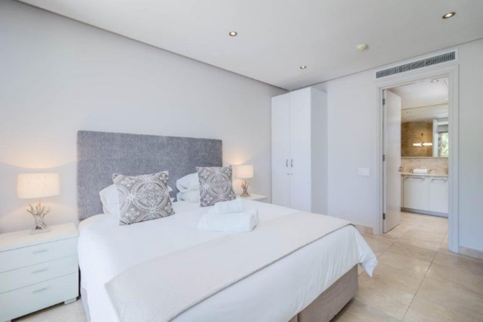 helenslee-002-60552404