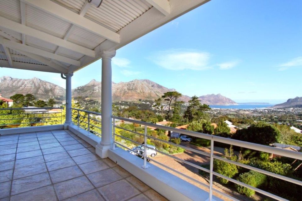 mountain-home-42972549