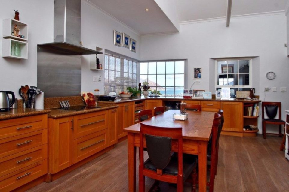 mountain-home-42972562