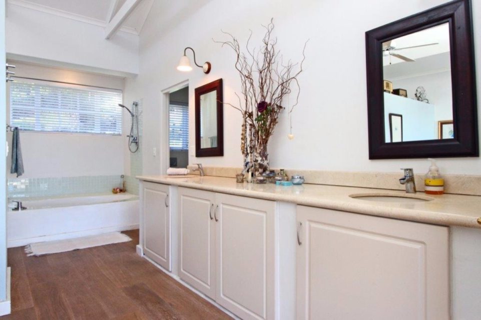 mountain-home-42972598