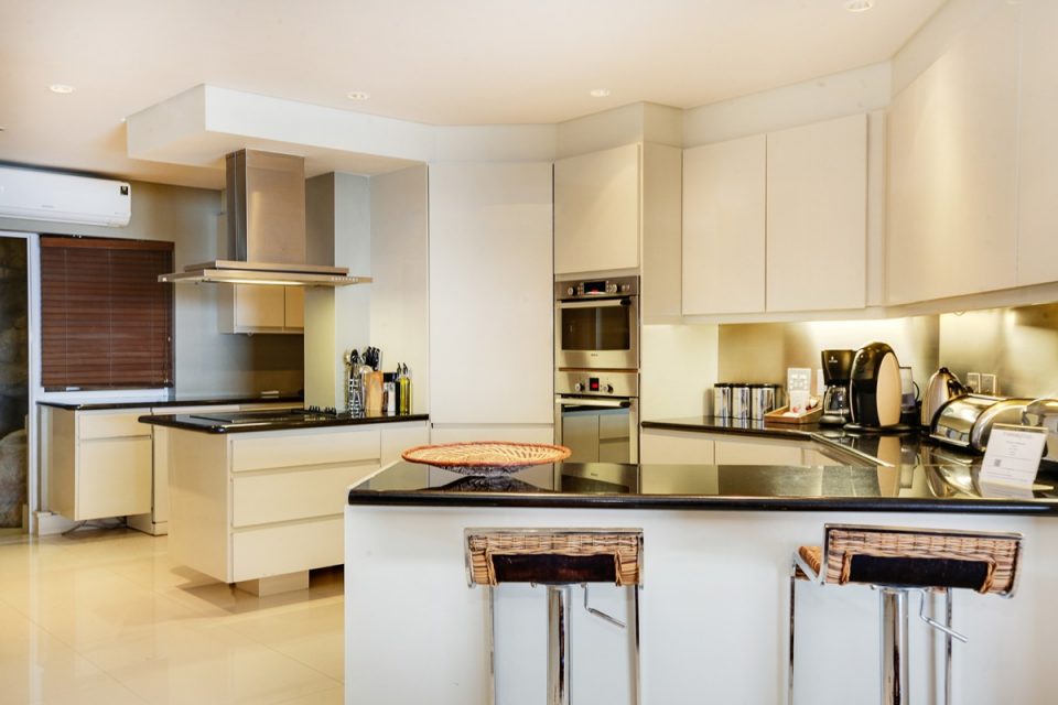 Rhapsody - Kitchen & seating