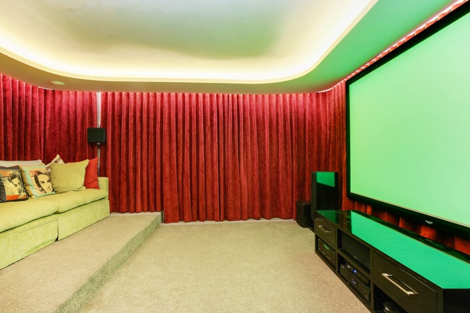 bungalow-25-79325637