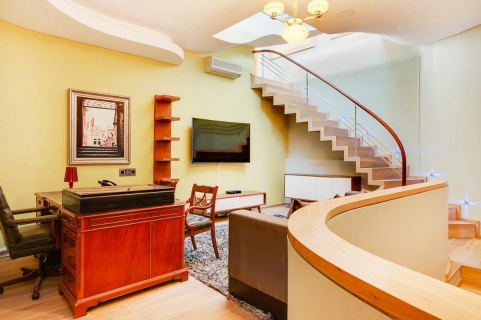 bungalow-25-79325639