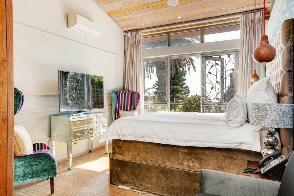 bungalow-25-79325641