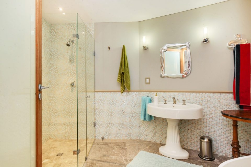 bungalow-25-79325647