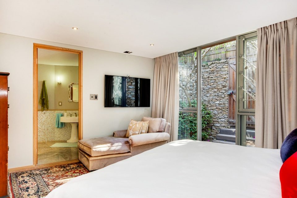 bungalow-25-79325648