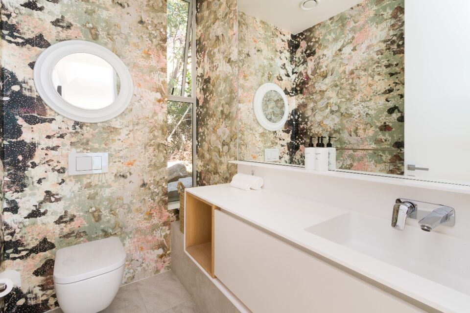 Topaz Ocean View Penthouse - Guest loo